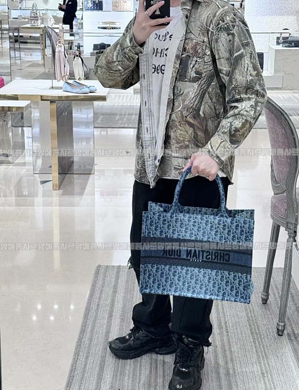 디올북토트백  20260331-160401-013루.jpg