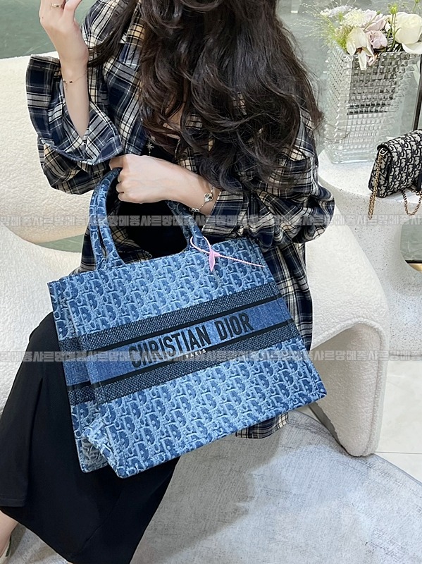 디올북토트백  20260331-160401-015루.jpg