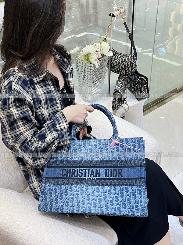 디올북토트백  20260331-160401-014루.jpg