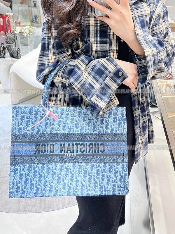 디올북토트백  20260331-160402-016루.jpg