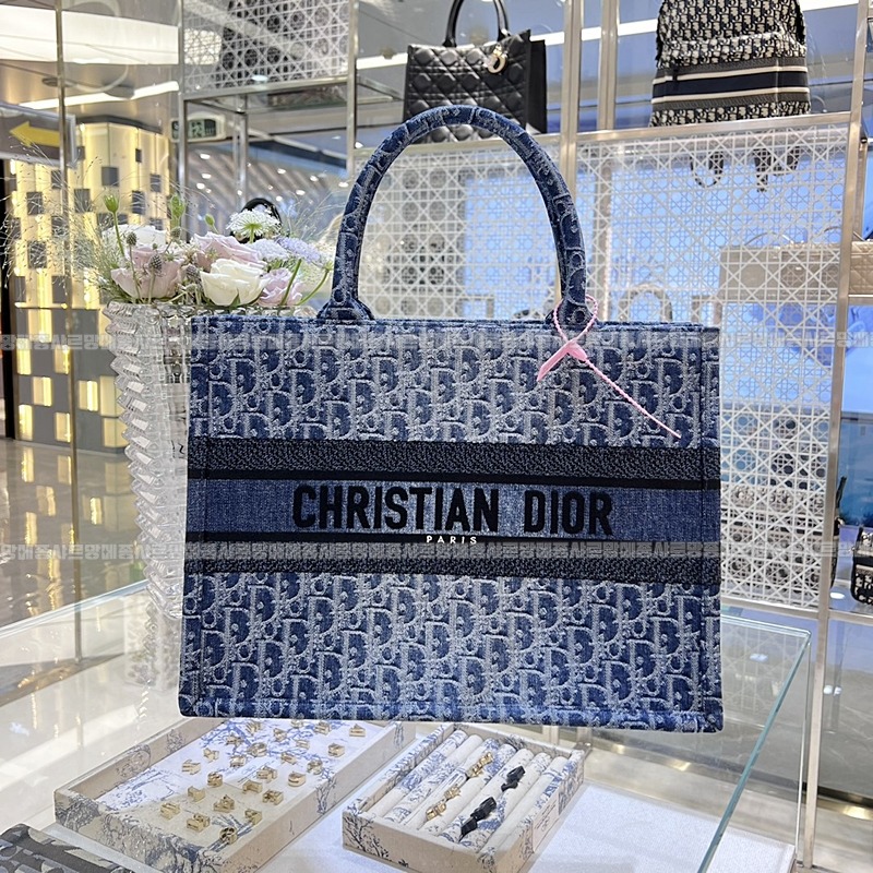 디올북토트백  20260331-160359-001루.jpg