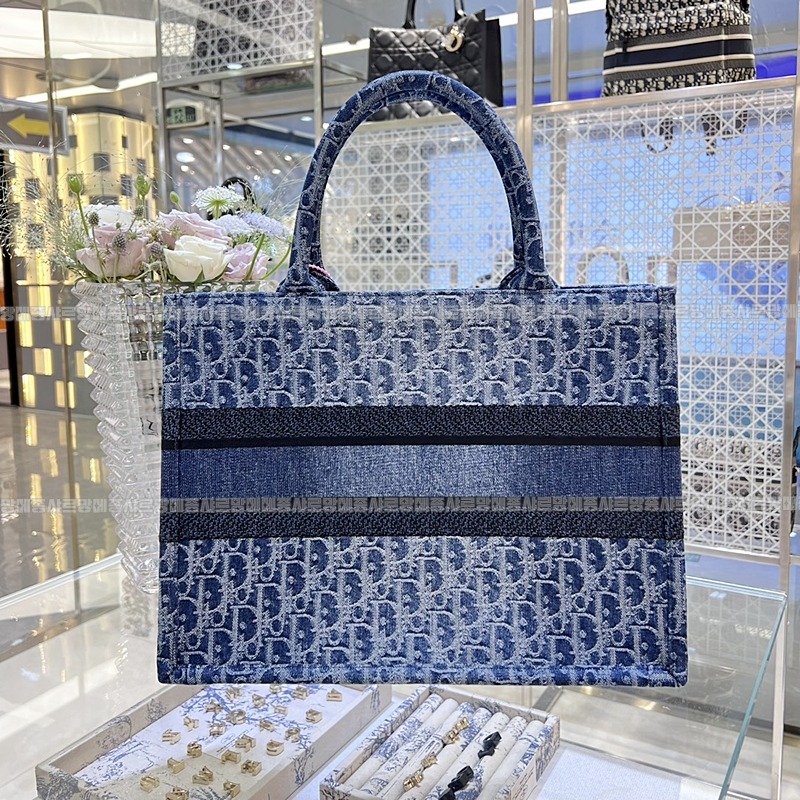 디올북토트백  20260331-160359-002루.jpg