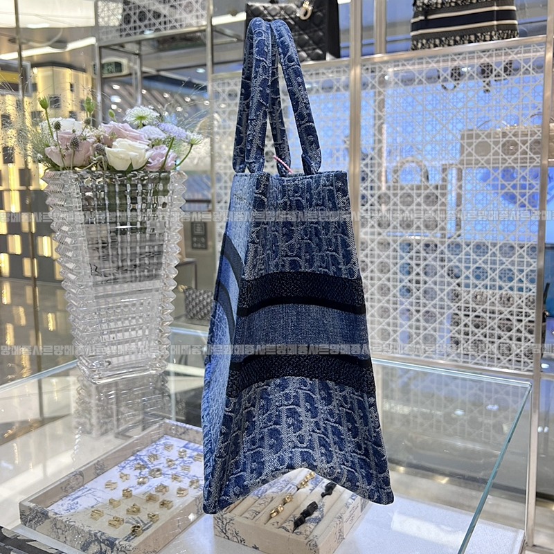 디올북토트백  20260331-160400-003루.jpg