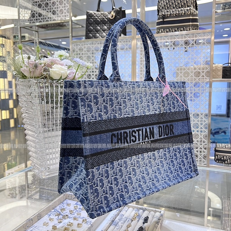 디올북토트백  20260331-160400-004루.jpg