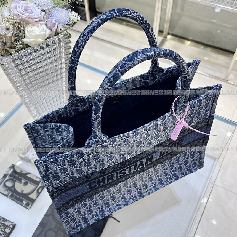 디올북토트백  20260331-160400-006루.jpg