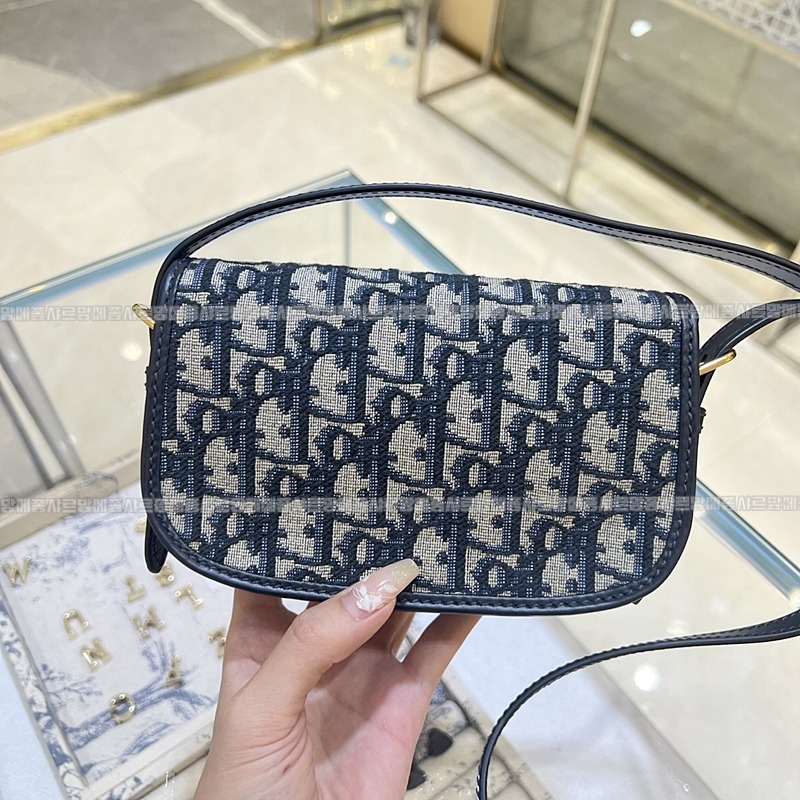 디올바비이스트웨스트백  20260401-154800-003루.jpg