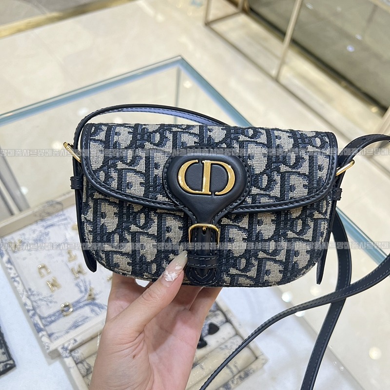 디올바비이스트웨스트백  20260401-154759-001루.jpg