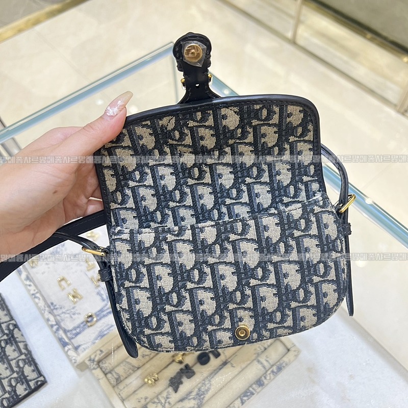 디올바비이스트웨스트백  20260401-154800-007루.jpg