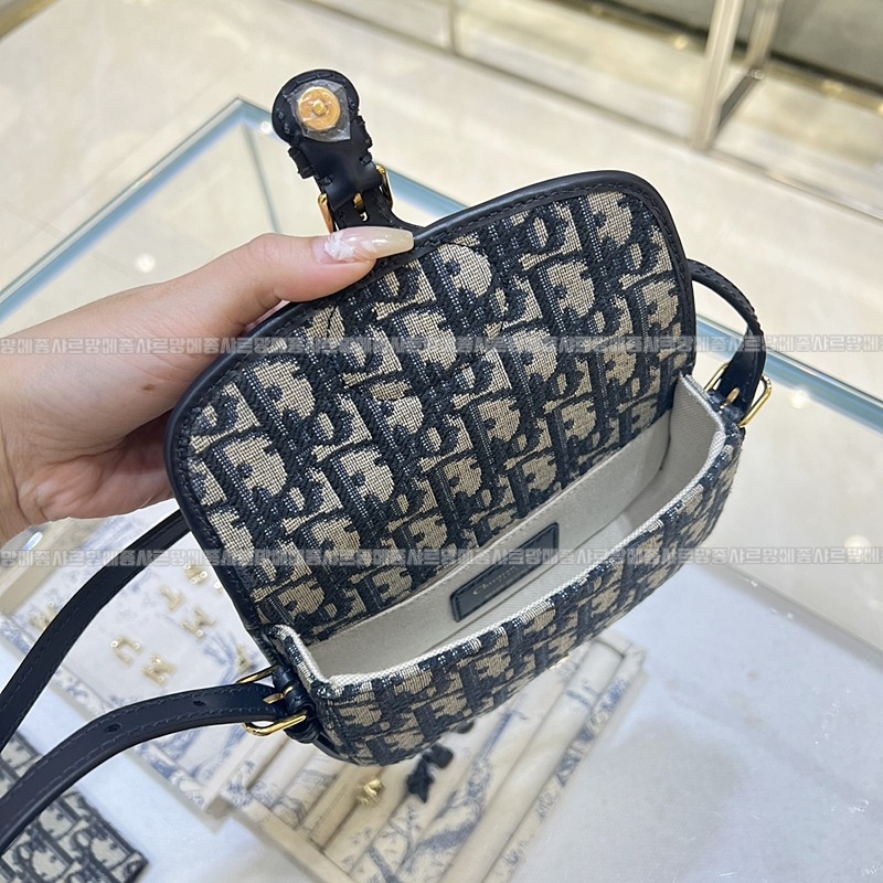 디올바비이스트웨스트백  20260401-154800-008루.jpg