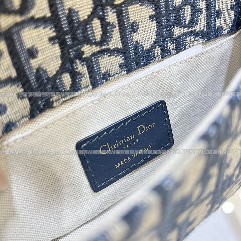 디올바비이스트웨스트백  20260401-154800-009루.jpg