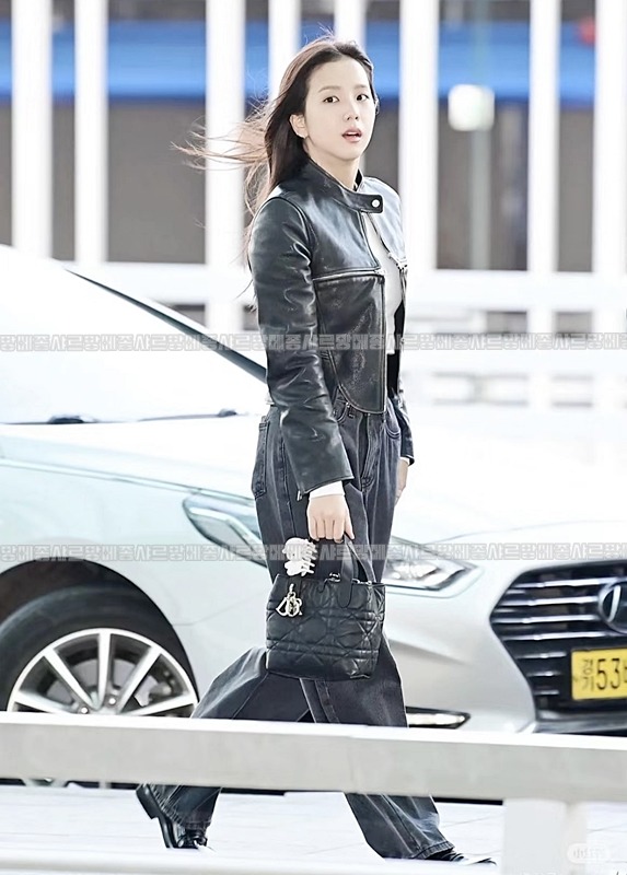 디올뚜주흐버티컬토트백  20260401-155452-012루.jpg