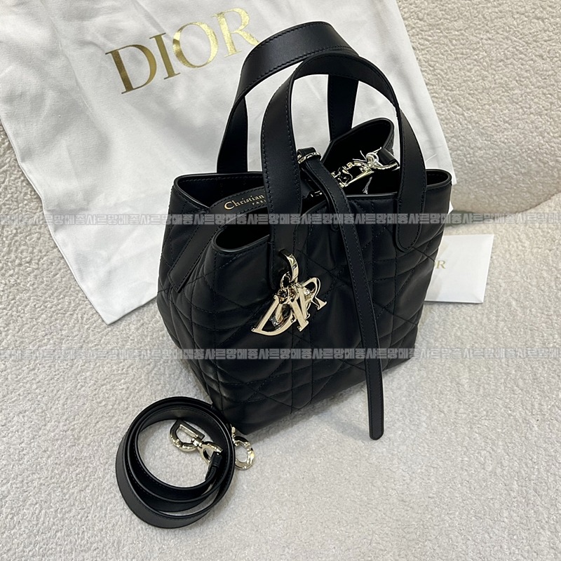 디올뚜주흐버티컬토트백  20260401-155451-003루.jpg