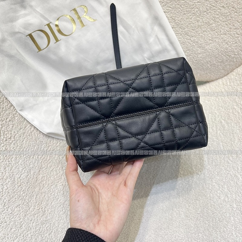 디올뚜주흐버티컬토트백  20260401-155451-005루.jpg