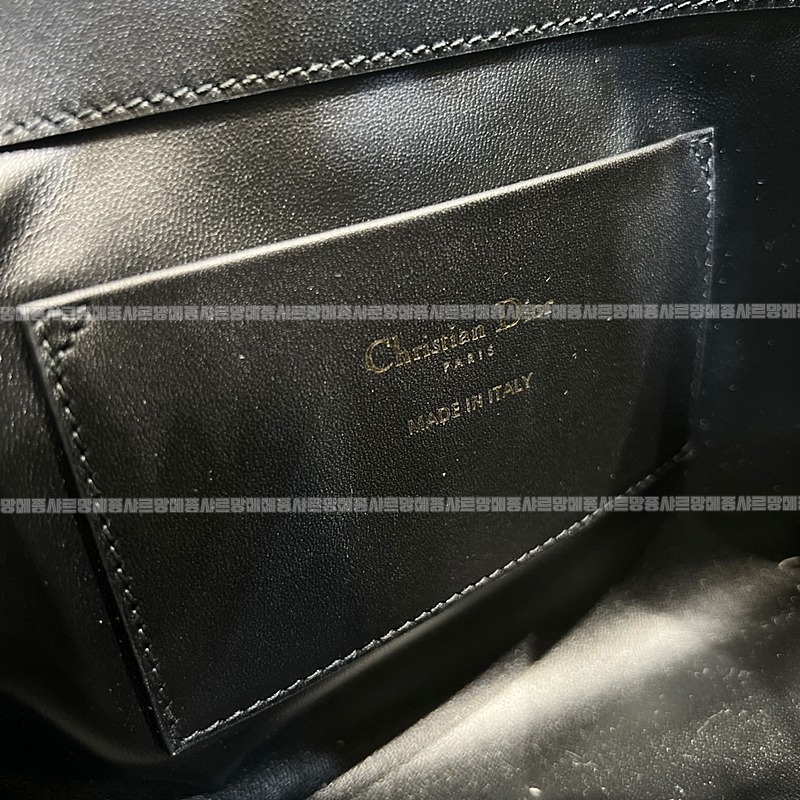 디올뚜주흐버티컬토트백  20260401-155451-007루.jpg