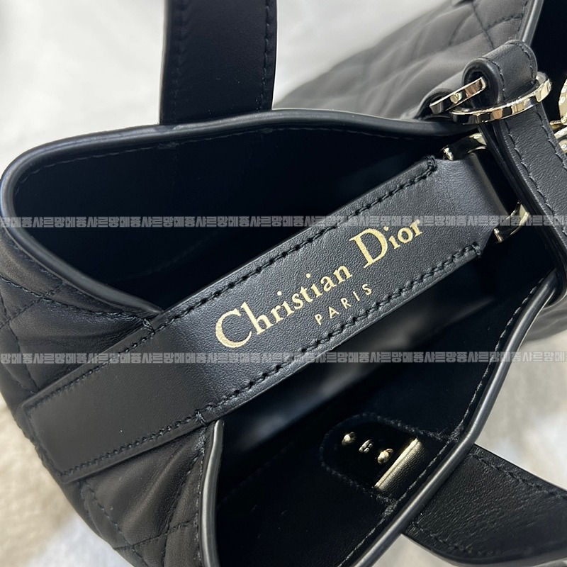 디올뚜주흐버티컬토트백  20260401-155451-008루.jpg