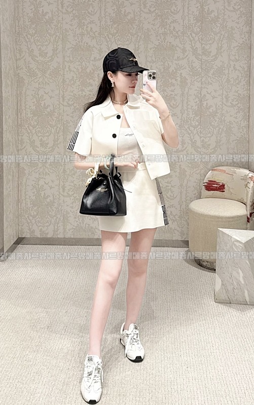 디올시그니처버킷백  20260402-101154-013루.jpg