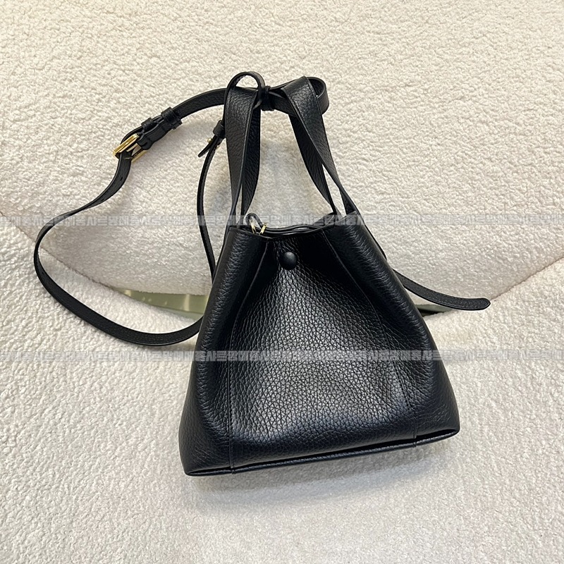 디올시그니처버킷백  20260402-101152-003루.jpg