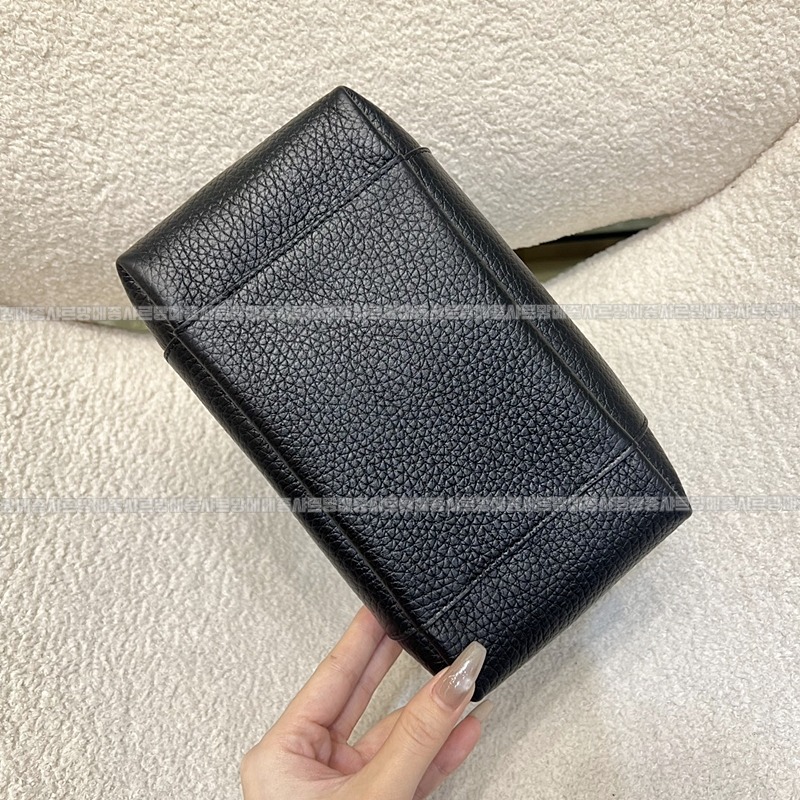 디올시그니처버킷백  20260402-101153-004루.jpg