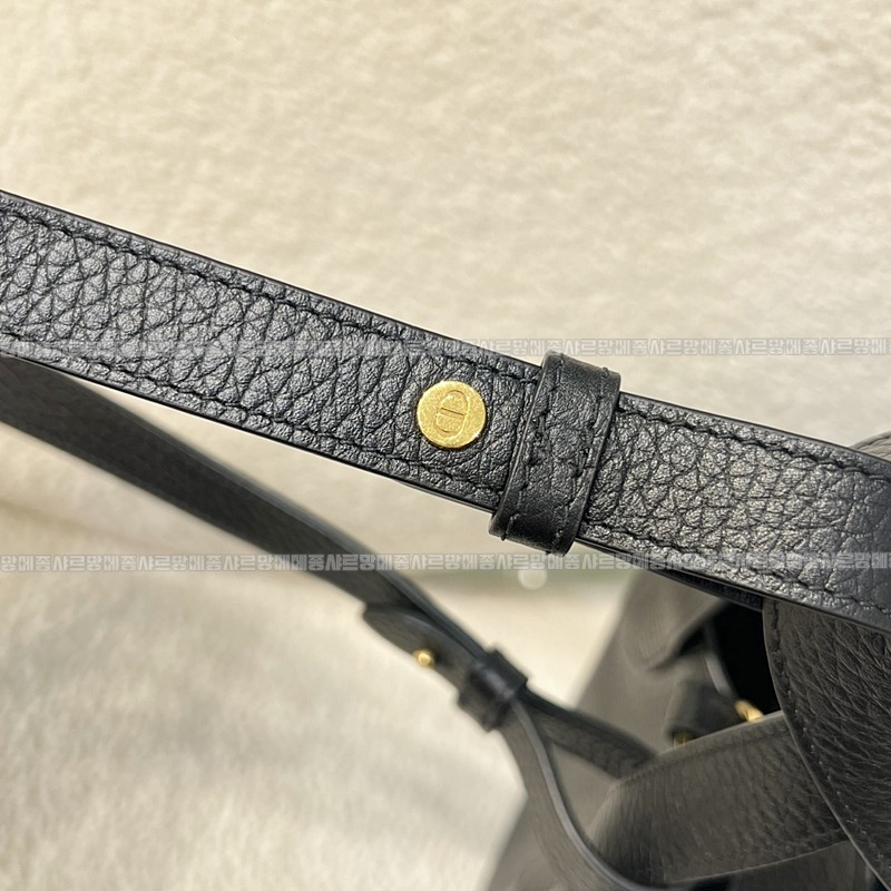 디올시그니처버킷백  20260402-101153-010루.jpg