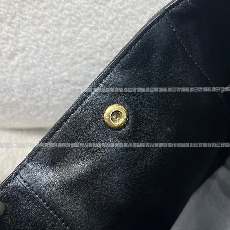 디올시그니처버킷백  20260402-101154-011루.jpg