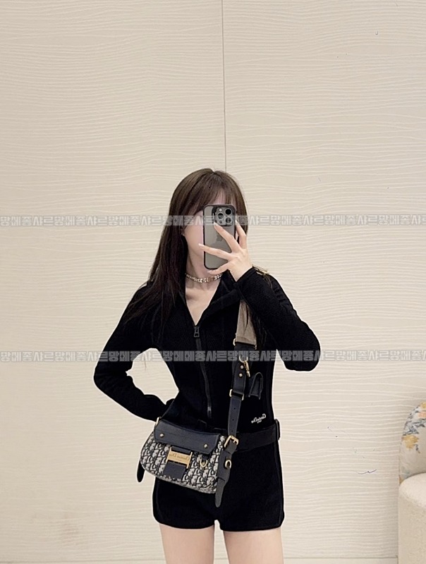 디올스트릿시크스몰백  20260402-102349-022루.jpg