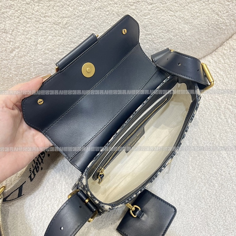 디올스트릿시크스몰백  20260402-102347-005루.jpg