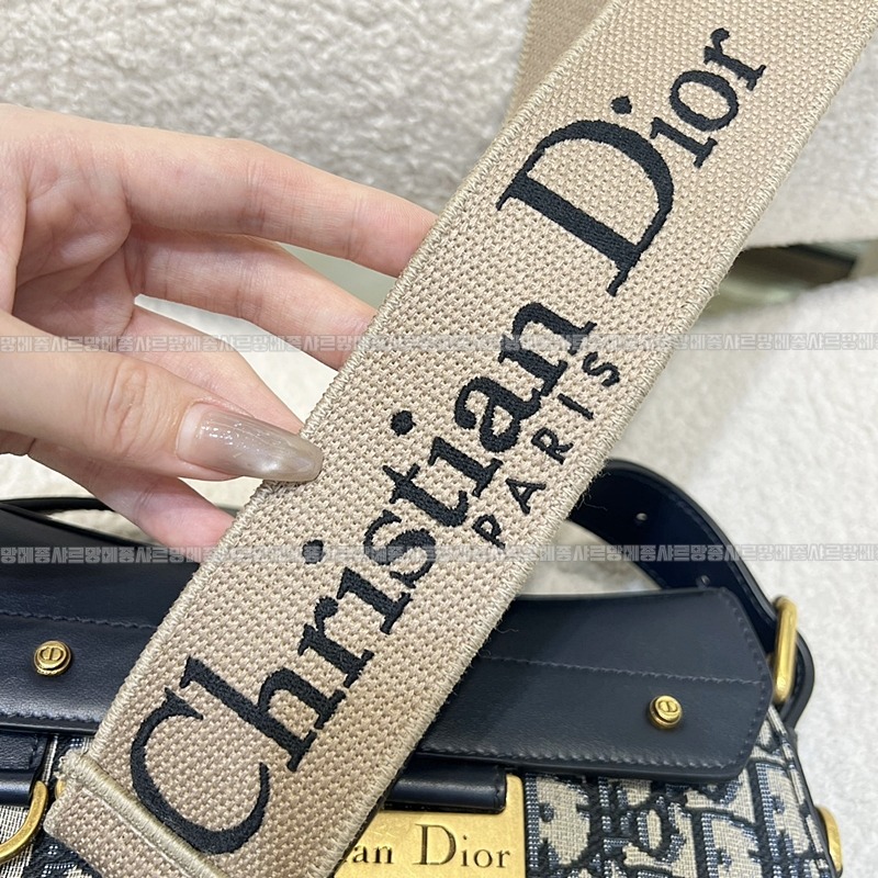 디올스트릿시크스몰백  20260402-102348-012루.jpg