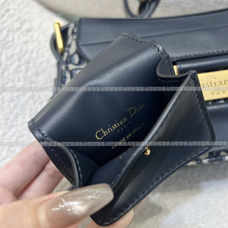 디올스트릿시크스몰백  20260402-102348-011루.jpg