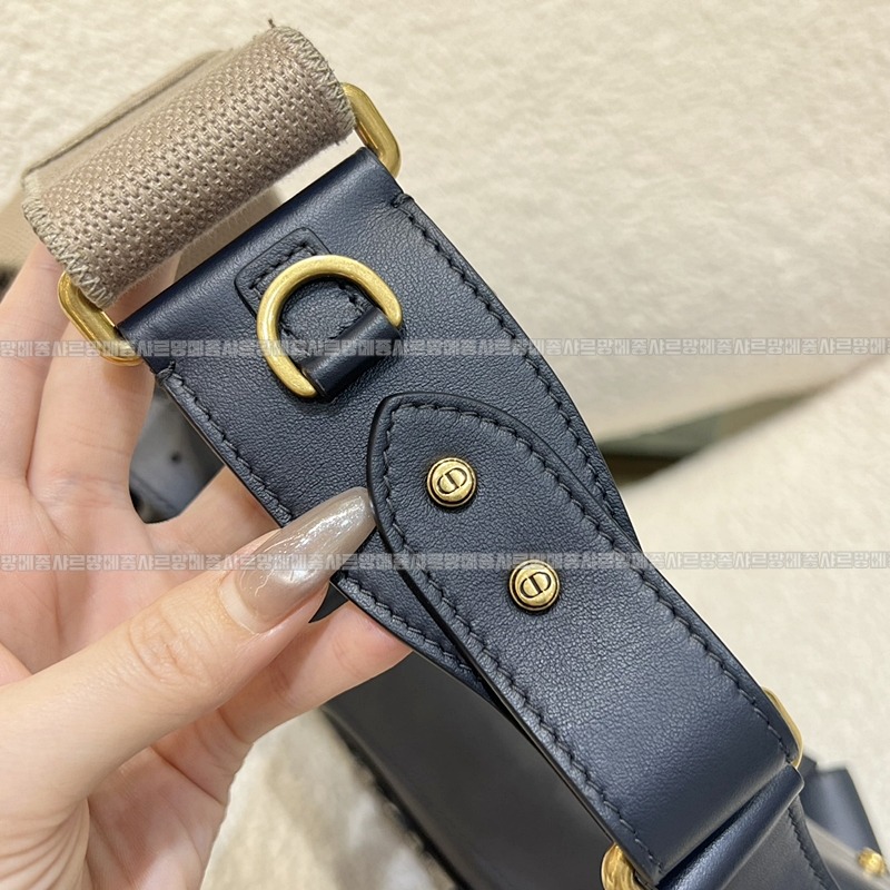 디올스트릿시크스몰백  20260402-102348-013루.jpg