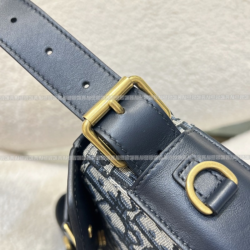 디올스트릿시크스몰백  20260402-102348-015루.jpg