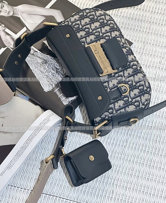 디올스트릿시크스몰백  20260402-102349-017루.jpg