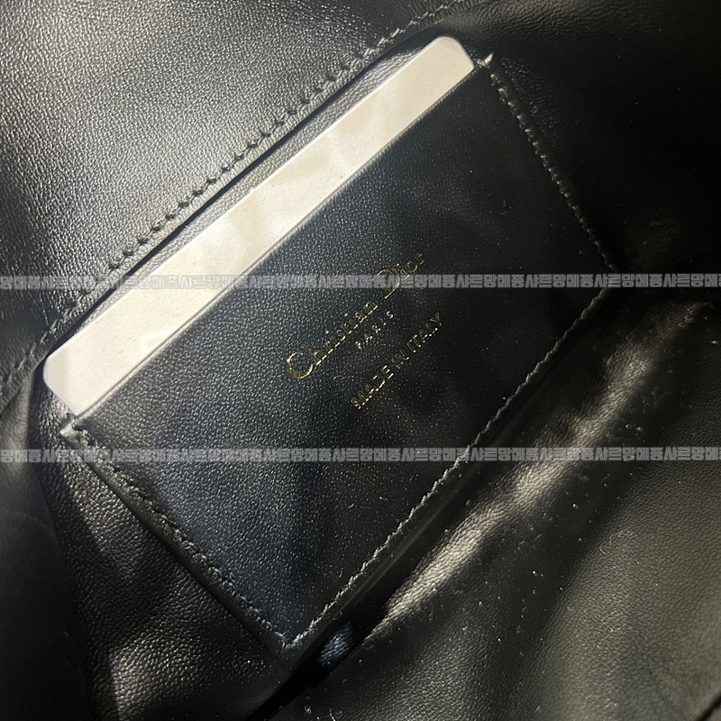 디올뚜주흐버티컬토트백  20260402-103449-008루.jpg