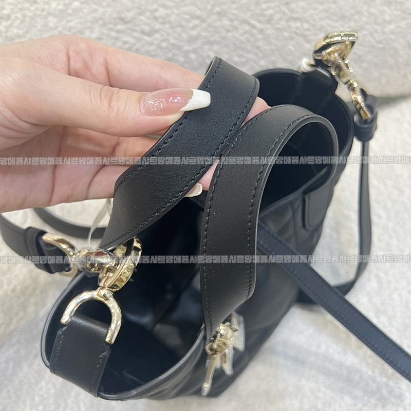 디올뚜주흐버티컬토트백  20260402-103449-009루.jpg