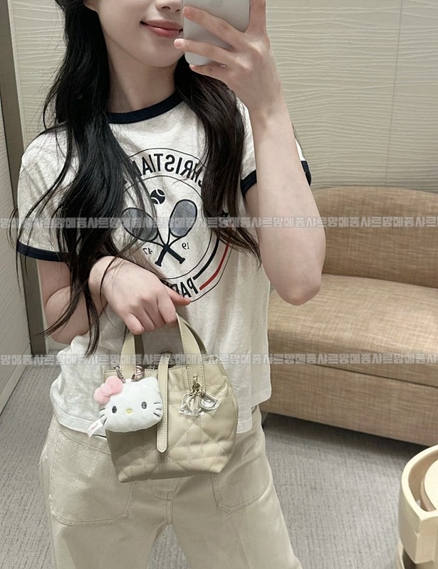 디올뚜주흐버티컬토트백  20260402-104644-017루.jpg