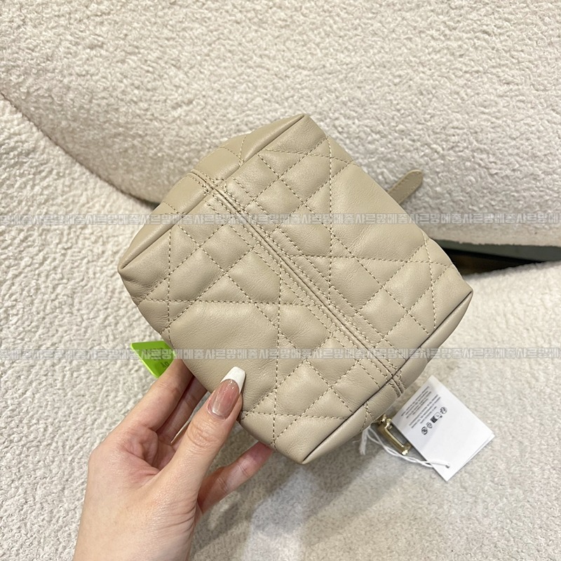 디올뚜주흐버티컬토트백  20260402-104642-004루.jpg