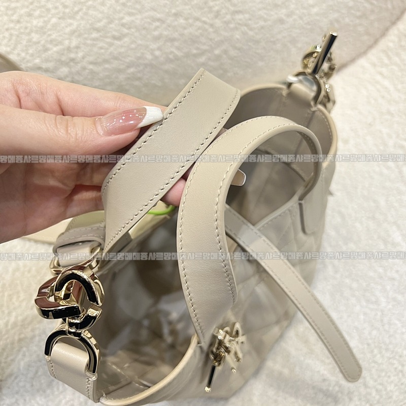 디올뚜주흐버티컬토트백  20260402-104643-008루.jpg