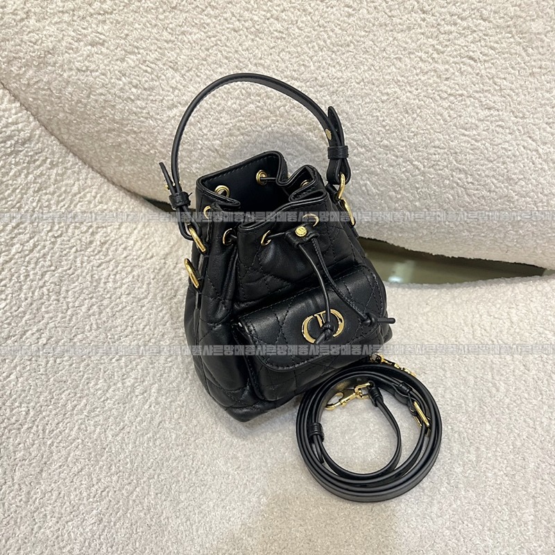 디올카로버킷백  20260402-110626-002루.jpg