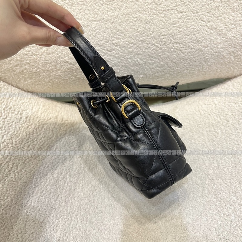 디올카로버킷백  20260402-110626-004루.jpg