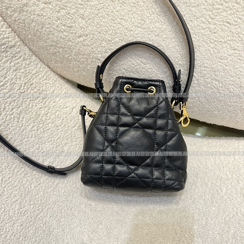 디올카로버킷백  20260402-110626-003루.jpg