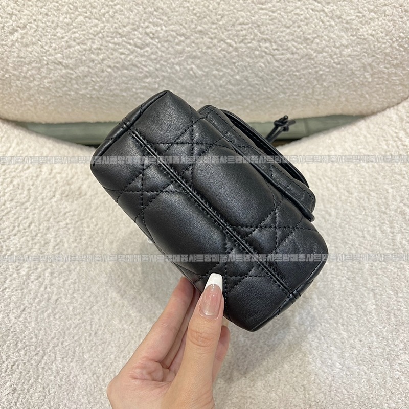 디올카로버킷백  20260402-110626-005루.jpg