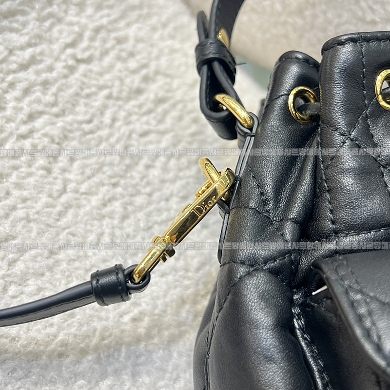 디올카로버킷백  20260402-110627-011루.jpg