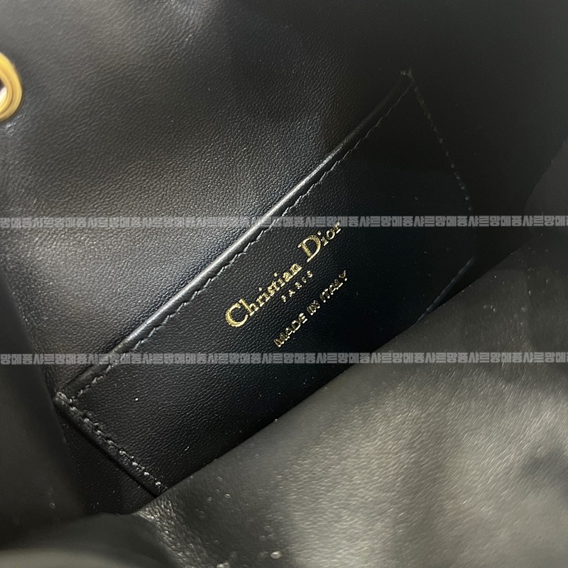 디올카로버킷백  20260402-110627-009루.jpg