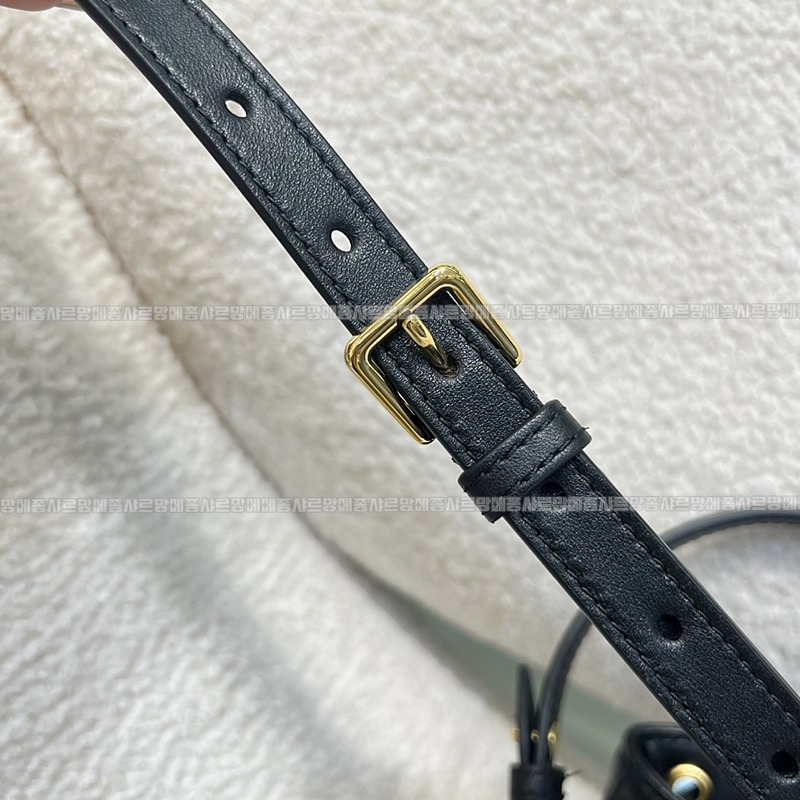 디올카로버킷백  20260402-110627-012루.jpg