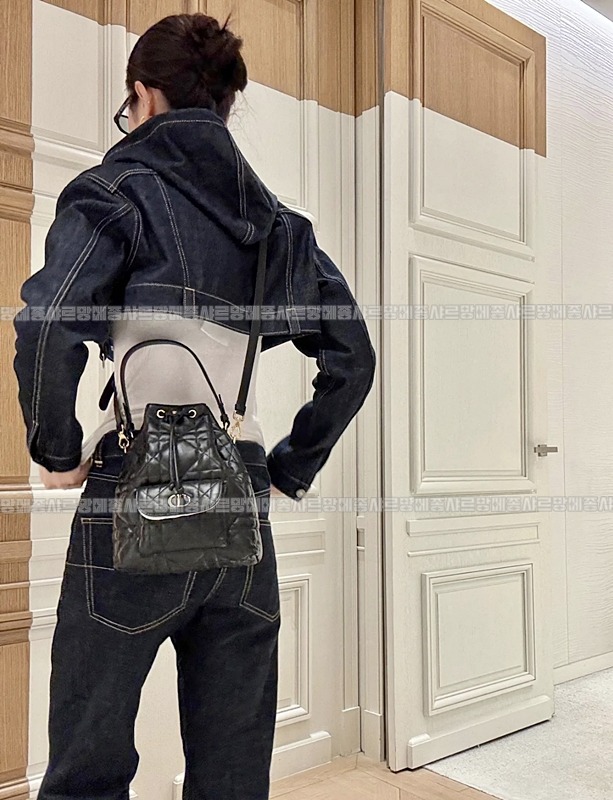 디올카로버킷백스몰 20260402-111429-019루.jpg