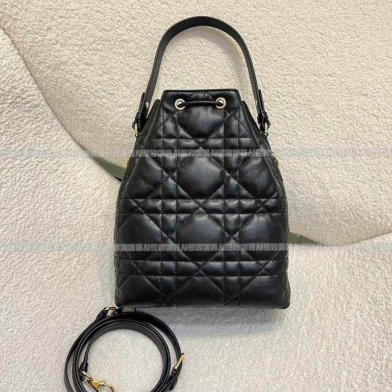 디올카로버킷백스몰 20260402-111427-002루.jpg