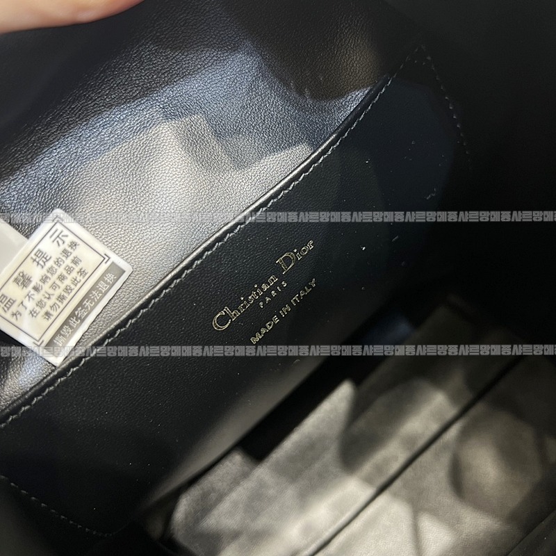 디올카로버킷백스몰 20260402-111427-007루.jpg