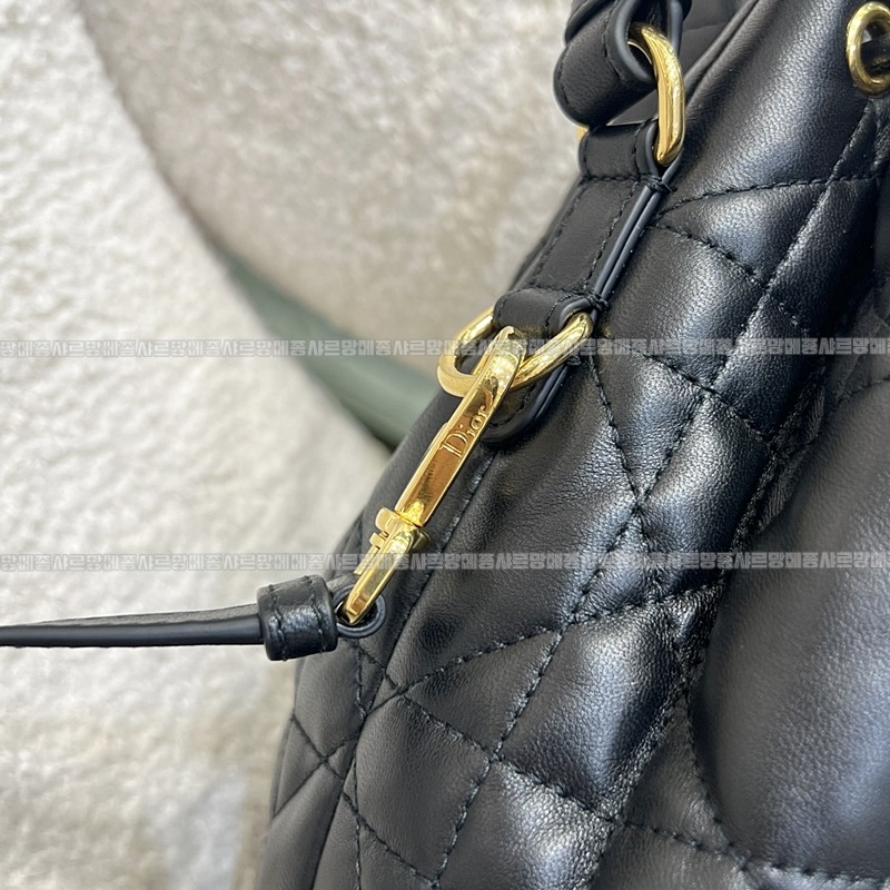 디올카로버킷백스몰 20260402-111428-009루.jpg