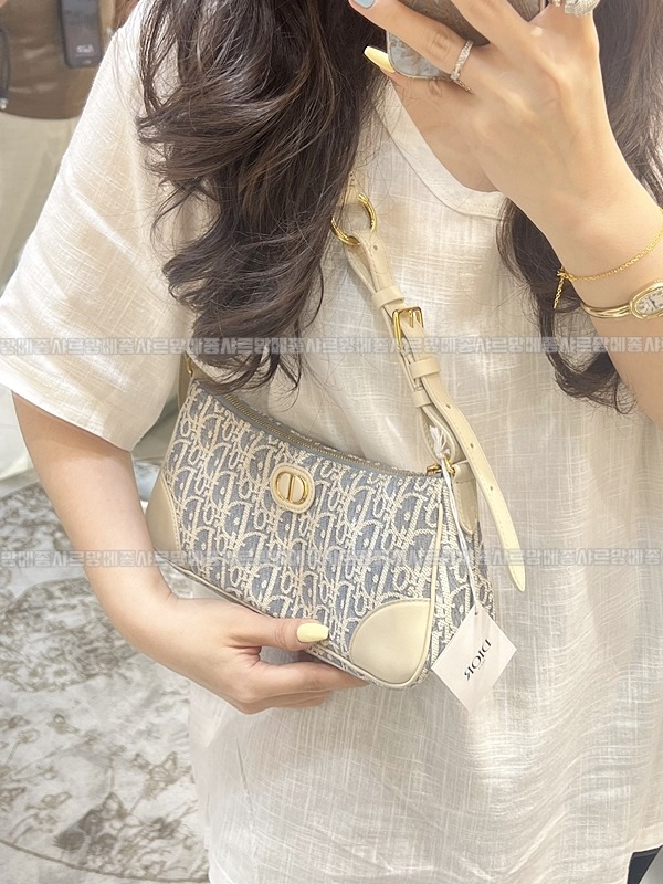 디올20몽테인윈더러스트미니백 20260402-112102-013루.jpg