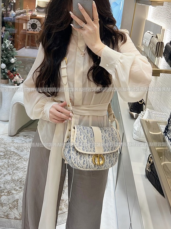 디올30몽테인사첼미디움백 20260402-113757-018루.jpg