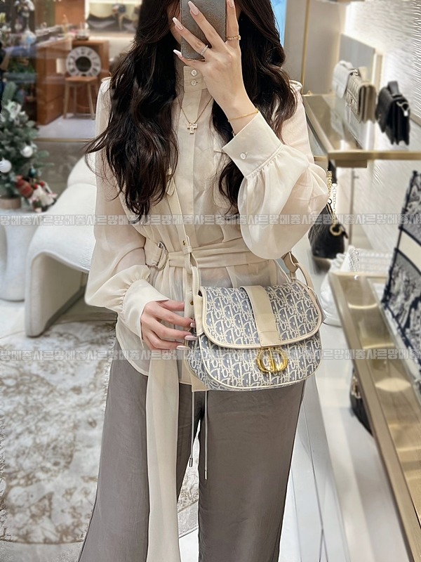 디올30몽테인사첼미디움백 20260402-113757-019루.jpg